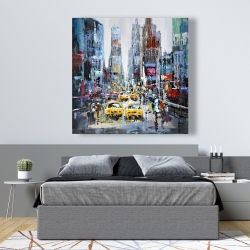 Toile 48 x 48 - Rue de ville abstraite et colorée avec taxis jaunes