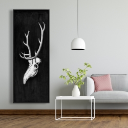 Encadré 20 x 60 - Crâne de cerf dans le noir