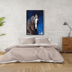 Encadré 24 x 36 - Cheval brun sur fond bleu