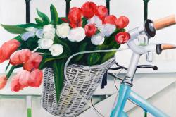 Bicyclette avec panier de tulipes