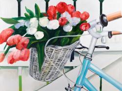 Bicyclette avec panier de tulipes