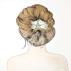 Fleurs dans les cheveux blond