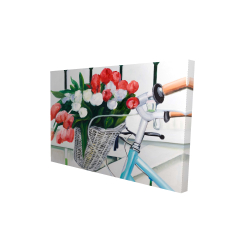 Bicyclette avec panier de tulipes