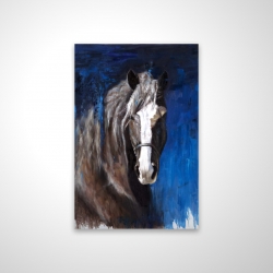 Cheval brun sur fond bleu